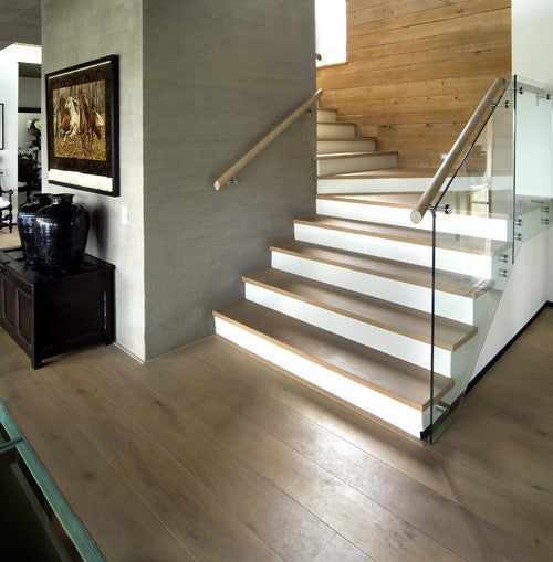 Fumee Engineered Oak Flooring for a natural Brown Tone clean and light